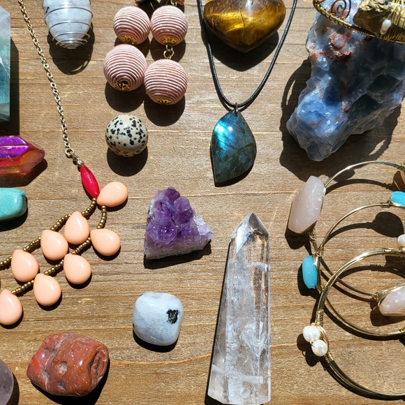 Mystery Crystal Jewelry Box / Necklace / Earrings / Crystal Tower / Palm Stones - Picture 3 of 5